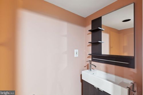 935 6th St, Philadelphia PA  19123-1405 exterior