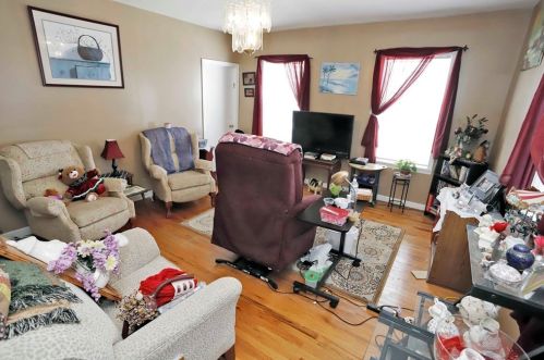 10 Viall St, New Bedford MA 02744-2505 exterior