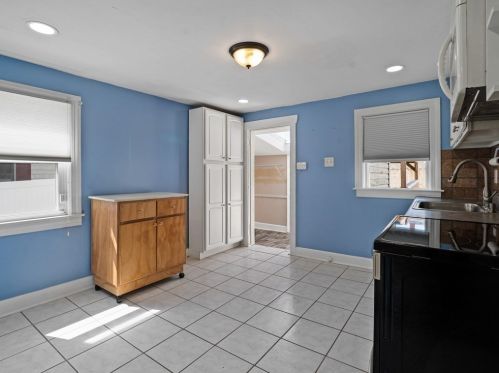 19 Mary St, New Bedford MA 02745-5523 exterior