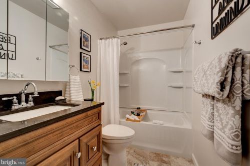 1157 Mantua Pike, West Deptford NJ 08097-1229 exterior