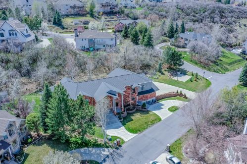 35 Lone Holw Dr, Sandy UT 84092-5530 exterior