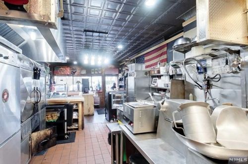 264 Davis Ave, Kearny NJ 07032-3402 exterior