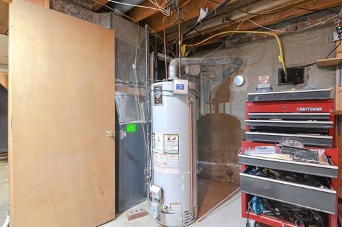 19 Middlesex Ave, Worcester MA 01604-1931 exterior