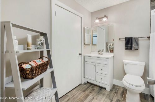 102 Daffodil Dr, Jackson Twp NJ  08527-4171 exterior