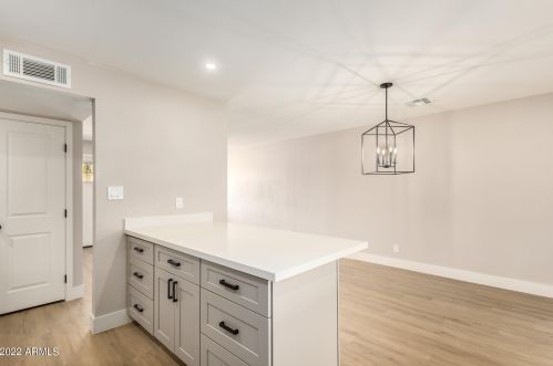 2243 Claire Dr, Phoenix, AZ 85022-4105