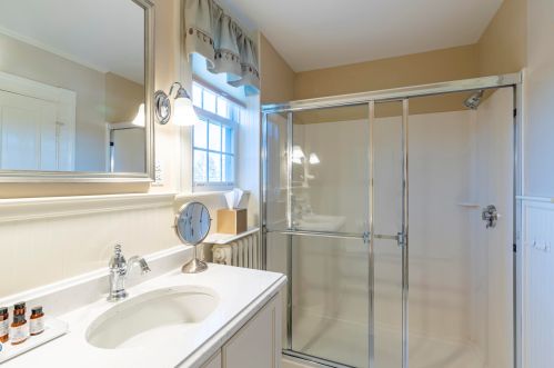 407 Old Harbor Rd, Chatham MA 02633-2375 exterior