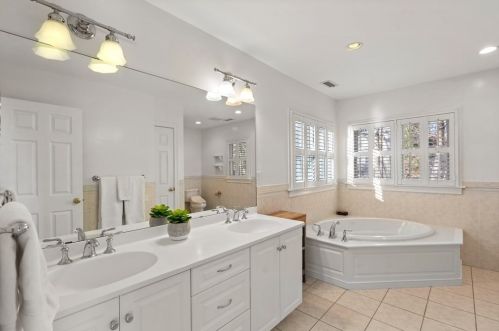 76 Lewis St, Newton MA 02458-1840 exterior