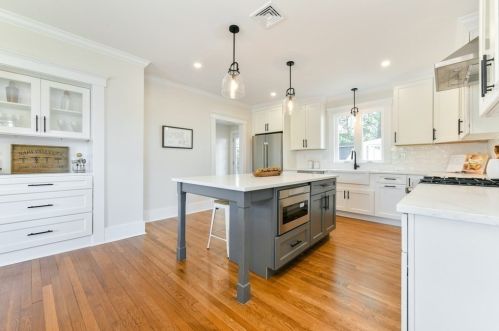 207 Whiting Ave, Dedham MA  02026-3120 exterior