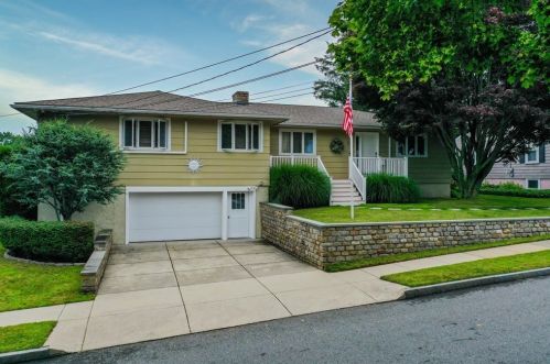 59 Fairmount St, New Bedford MA  02740-2716 exterior