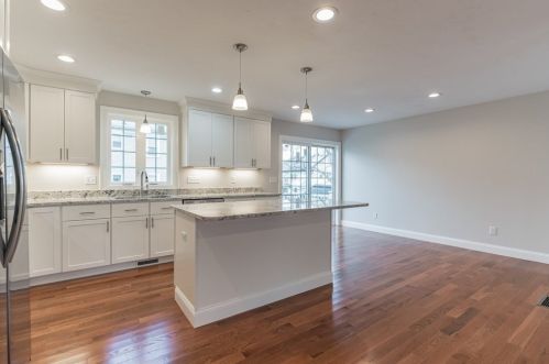 40 Lawrence Ave, East Bridgewater MA 02324-1613 exterior