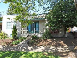 1394 Ferry St, Eugene, OR 97401-4255