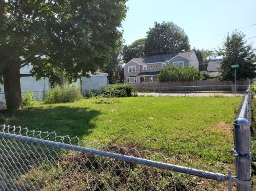 32 Portland St, Lawrence, MA 01843-1741