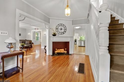 27 Ridgedale Ave, East Hanover NJ 07936-1804 exterior