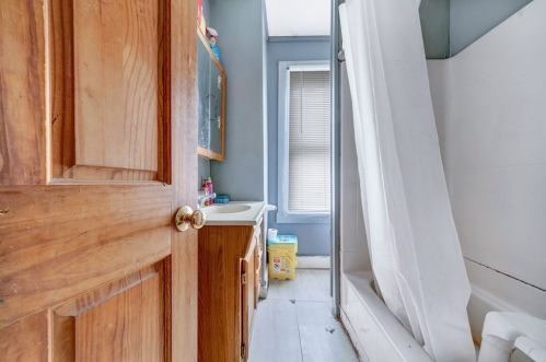 380 Front St, New Bedford MA 02744-2626 exterior