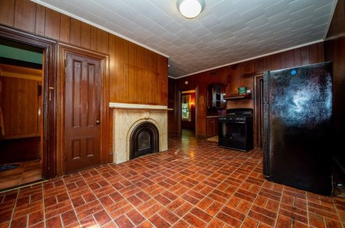 93 Grv St, Fall River MA 02720-5008 exterior