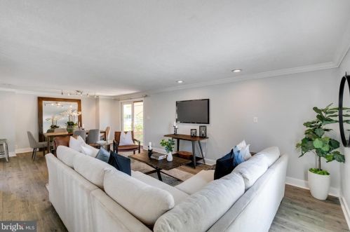 301 Lincoln Ave, West Deptford NJ  08066-1132 exterior