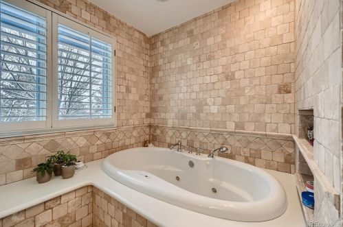 27 Glenmoor Dr, Englewood CO 80113-7115 exterior