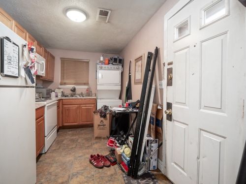 24 Holcombe St, Worcester MA 01604 exterior