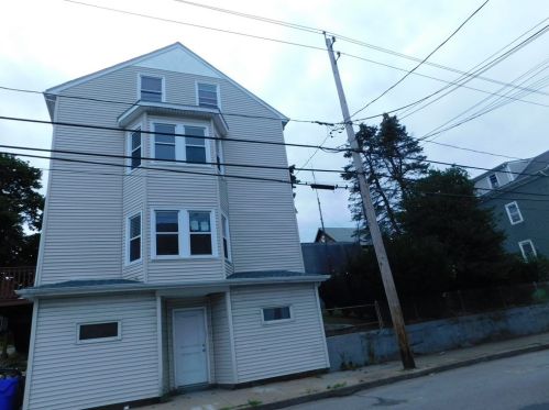 951 Rodman St, Fall River MA  02721-3947 exterior