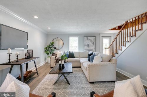 301 Lincoln Ave, West Deptford NJ  08066-1132 exterior