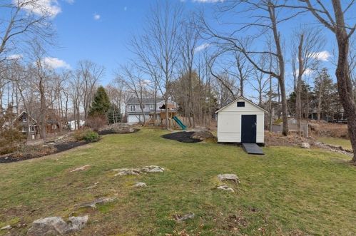 56 Elm St, Hingham MA 02043-2431 exterior