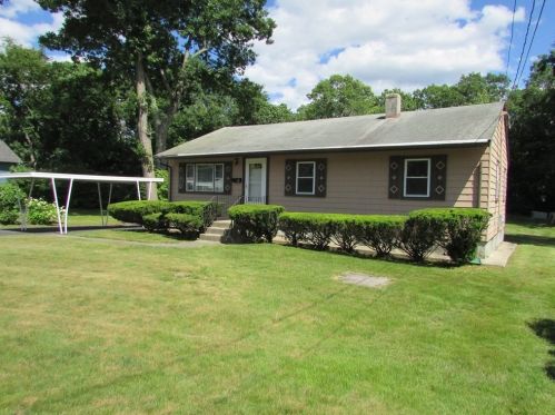 12 Greensboro Rd, Dedham, MA 02026-5218