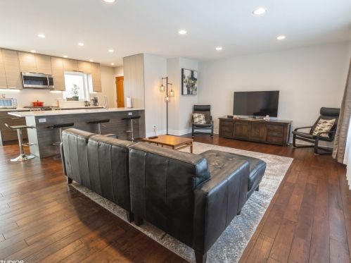 7621 Harlem Ave, Niles IL 60714-4724 exterior