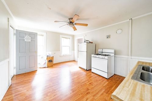 11 Sycamore St, Montgomery MA 01085-3215 exterior