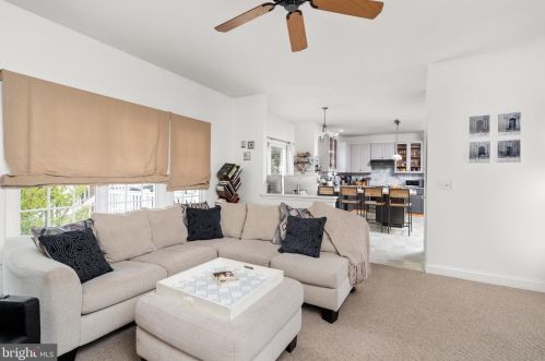 5 Wheatfield Ct, Columbus NJ  08022-1977 exterior