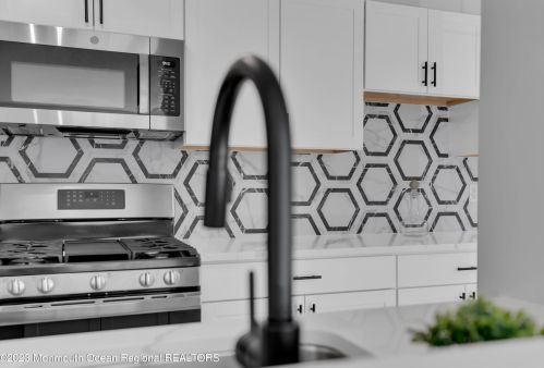 402 Daffodil Dr, Jackson Twp NJ 08527-4127 exterior