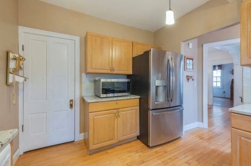 7 Crown St, Worcester MA  01609-2033 exterior