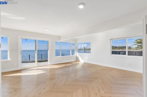 13095 Neptune Dr, San Leandro CA  94577-3130 exterior