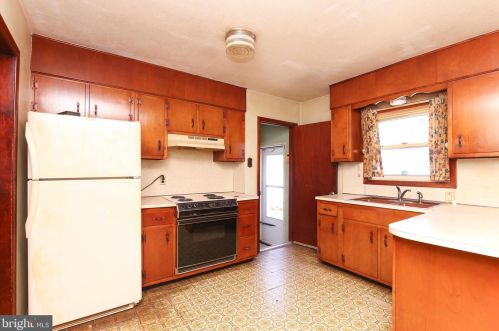 352 Mantua Ave, West Deptford NJ 08066-1277 exterior