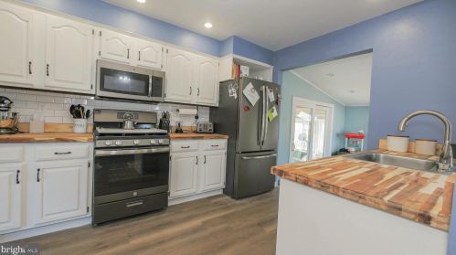 23 Lauderdale Rd, West Deptford NJ 08096-3938 exterior