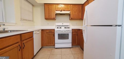 1411 Tristram Cir, West Deptford NJ  08051-2262 exterior