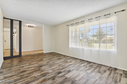 807 Country Gables Dr, Phoenix AZ  85022-3711 exterior