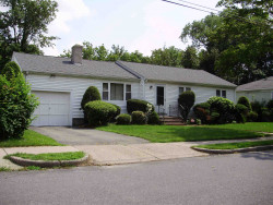 58 Selwyn Rd, Newton, MA 02461-2126