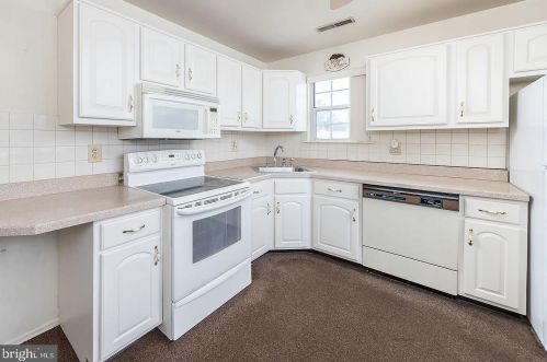 29 Knollwood Dr, West Deptford NJ 08096-6701 exterior