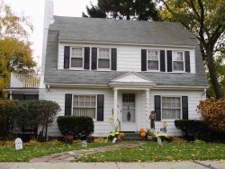 32 Brewster Rd, Newton, MA 02461-1302
