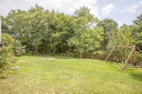 8 Sleepy Hollow Dr, Plymouth, MA 02360-3578