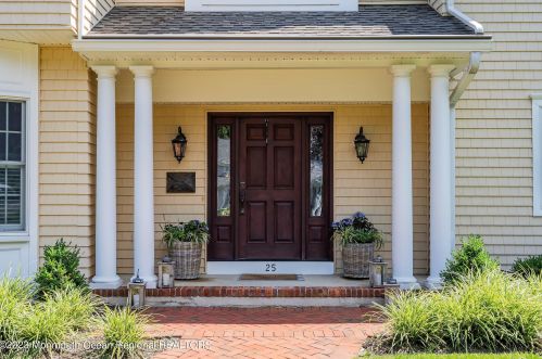 25 Crest Dr, Little Silver, NJ 07739-1317