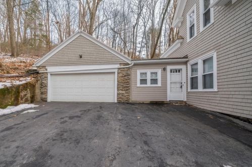 44 Beaconsfield Rd, Worcester MA 01602-1303 exterior