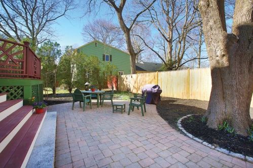 81 Central St, Newton MA 02466-2403 exterior