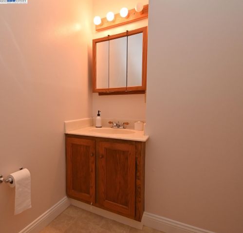 14297 Tiburon Rd, San Leandro CA 94577-6536 exterior