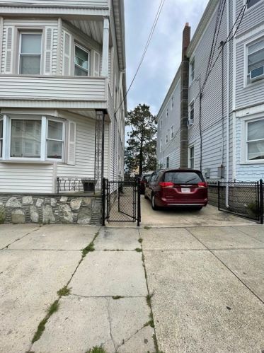 8 Mcgurk St, New Bedford MA  02744-2501 exterior