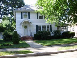 11 King St, Newton, MA 02466-1203