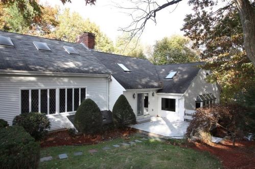 90 Countryside Ln, Milton MA 02186-4435 exterior