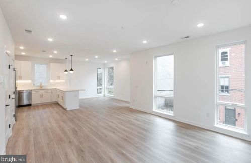 719 16 St, Philadelphia PA 19130-2924 exterior