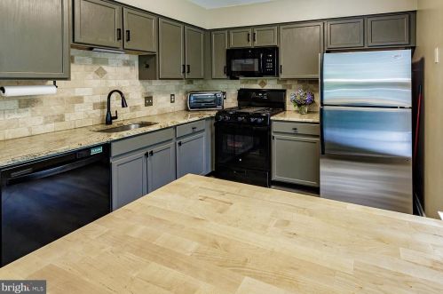 1103 Crestmont Dr, West Deptford NJ 08051-2158 exterior