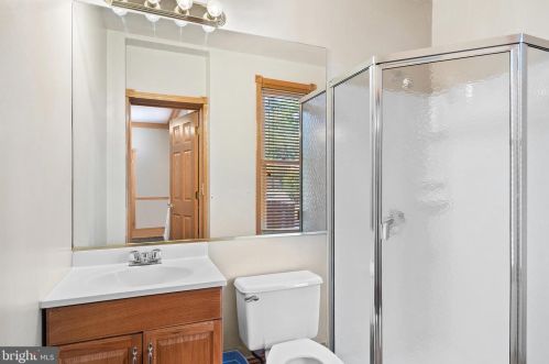 48 Newton Ave, West Deptford NJ 08096-4610 exterior